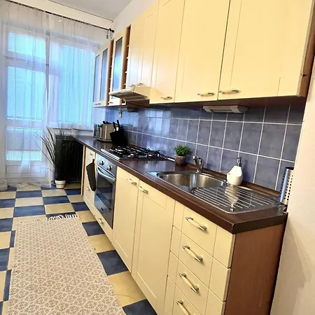 Audrey Hepburn Cathedral View Location Air Conditioned ברטיסלאבה