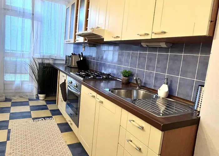 Audrey Hepburn Cathedral View Location Air Conditioned براتسيلافا