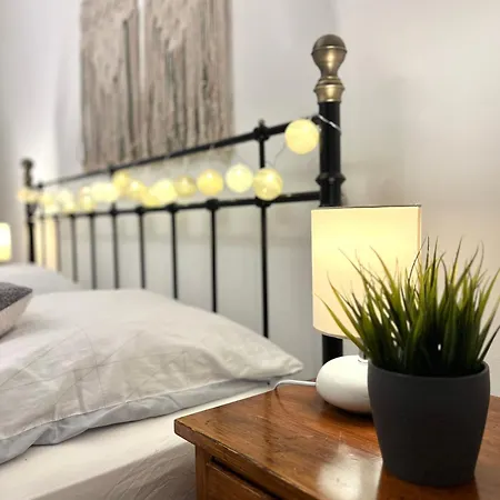 Audrey Hepburn Cathedral View Location Air Conditioned *