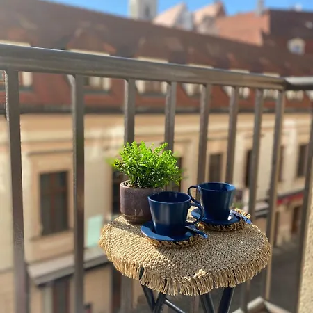 Audrey Hepburn Apartment Cathedral View Top Location Air Conditioned